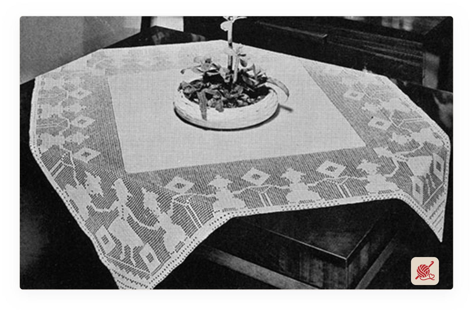 Figures-in-Filet Tablecloth Pattern #7153