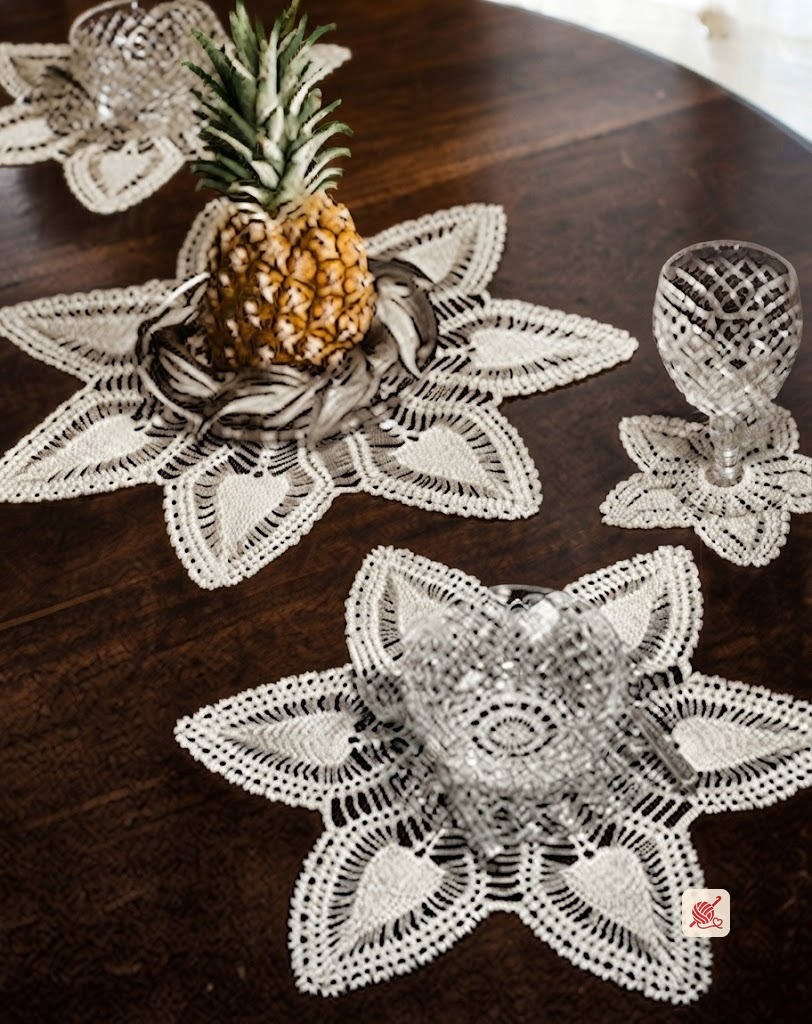 Pineapples Luncheon Set Pattern #7623